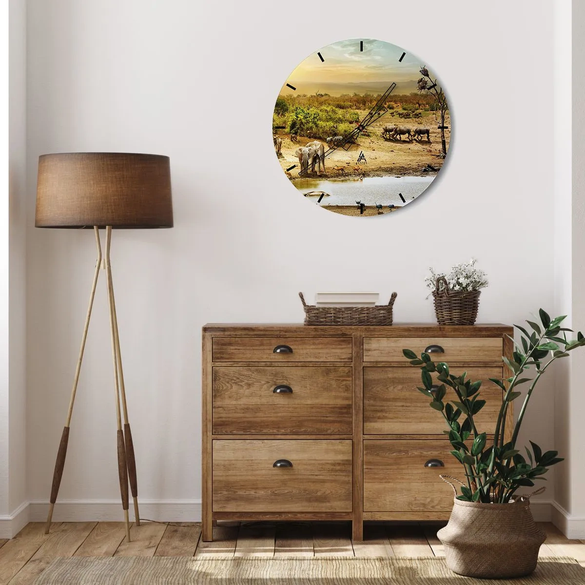 Orologio da parete - Orologio in Vetro - Savana con animali selvatici in un abbeveratoio al tramonto - 30x30cm - "Un fiume usciva da Eden…" - Decorazione murale moderna per soggiorno, cucina e camera da letto ARTTOR