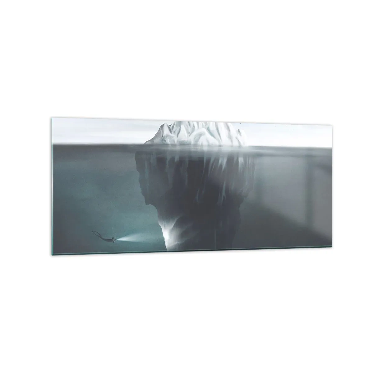 Quadro su vetro - Un iceberg in acqua con un sub e un riflettore sotto la superficie. - 120x50cm - Mistero sottomarino - Decorazione murale moderna per soggiorno e camera da letto ARTTOR