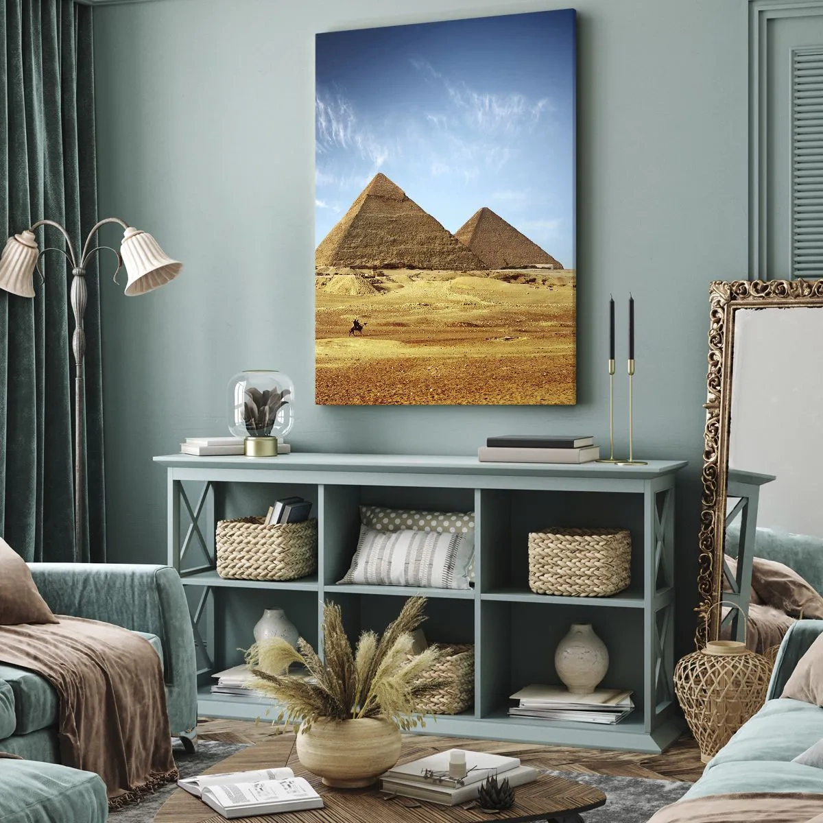 Quadro su tela - Stampe su Tela - Le piramidi di Giza contro un cielo azzurro e un paesaggio desertico - 50x70cm - 40 secoli ci guardano - Decorazione murale moderna per soggiorno e camera da letto ARTTOR