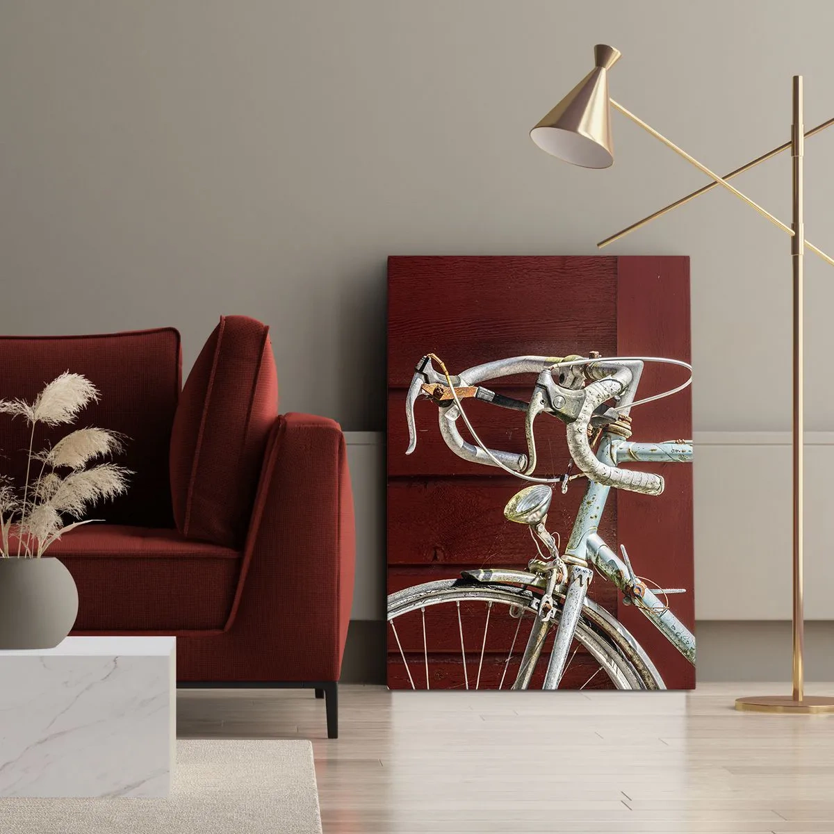 Quadro su tela - Stampe su Tela - Una bicicletta d'epoca contro un muro di legno rosso - 50x70cm - Creata per la vittoria - Decorazione murale moderna per soggiorno e camera da letto ARTTOR