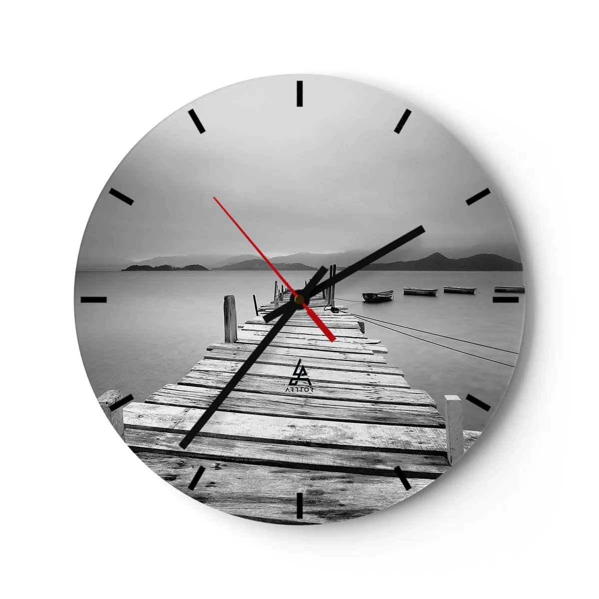 Orologio da parete - Orologio in Vetro - Un molo di legno su un lago calmo con le montagne sullo sfondo - 30x30cm - Dietro i monti, dietro i mari - Decorazione murale moderna per soggiorno, cucina e camera da letto ARTTOR