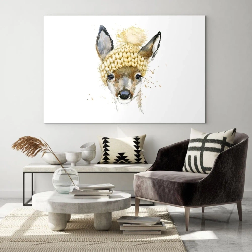 Quadro su vetro - Un capriolo con un cappello di lana con un pompon - 120x80cm - L'inverno nel bosco innevato - Decorazione murale moderna per soggiorno e camera da letto ARTTOR