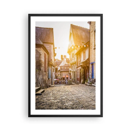 Poster in cornice nera - Una strada affascinante con case popolari sotto i raggi del sole al tramonto - 50x70cm - Lo spirito bianco della cittadina - Decorazione murale moderna per soggiorno e camera da letto ARTTOR