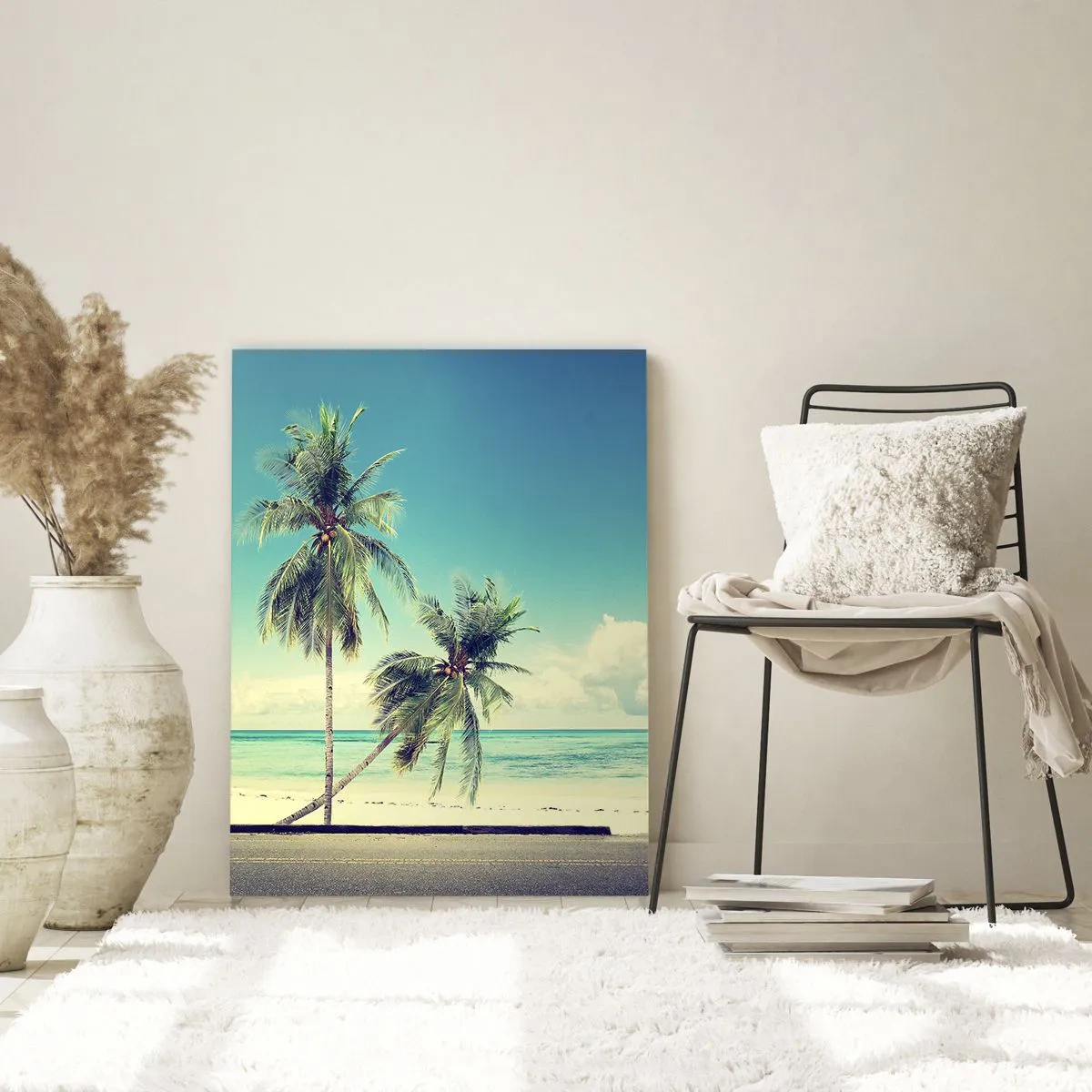 Quadro su vetro - Una spiaggia con palme e un furgone retrò rosa in riva al mare - 50x70cm - Tempo di vacanze - Decorazione murale moderna per soggiorno e camera da letto ARTTOR