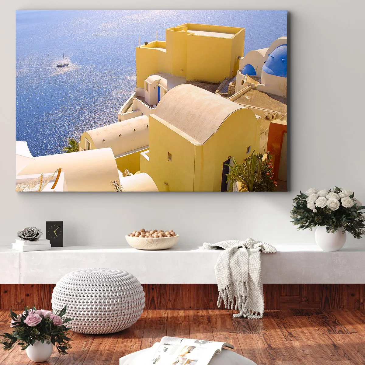 Quadro su tela - Stampe su Tela - Architettura greca con vista sul mare e una barca sullo sfondo - 120x80cm - Paesaggio greco in bianco e blu - Decorazione murale moderna per soggiorno e camera da letto ARTTOR