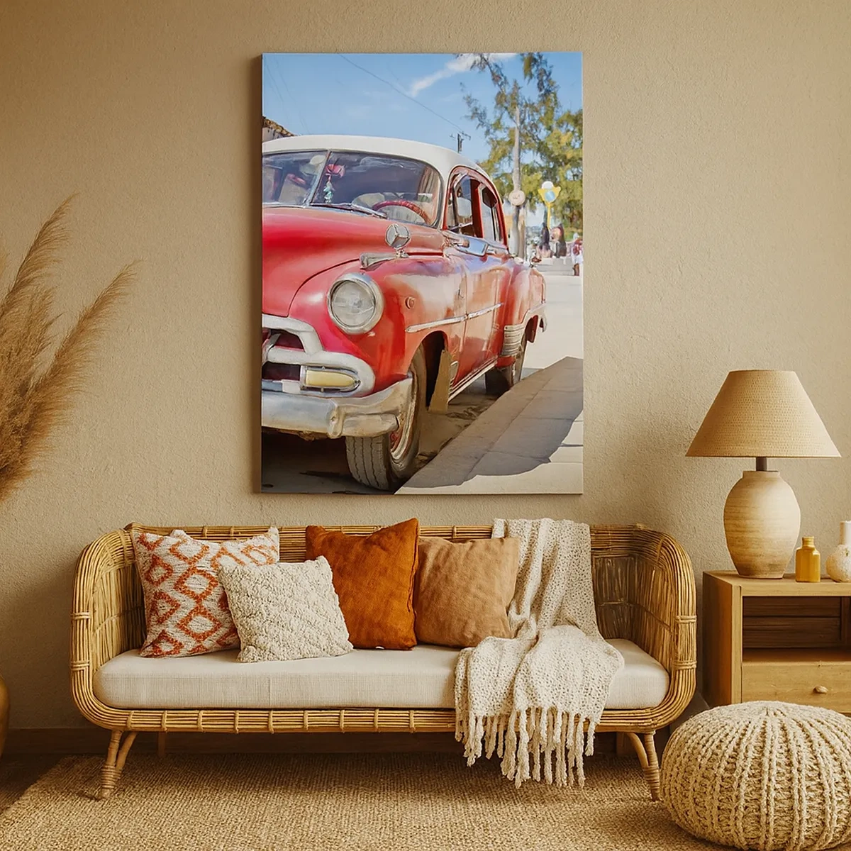 Quadro su tela - Stampe su Tela - Un'auto classica rossa parcheggiata sulla strada in una giornata di sole - 50x70cm - Ancora solamente a Cuba - Decorazione murale moderna per soggiorno e camera da letto ARTTOR