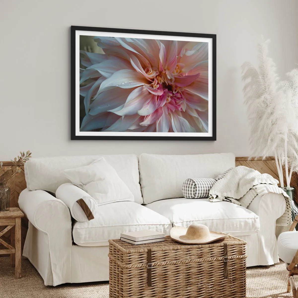 Poster in cornice nera - Primo piano di delicati petali di fiori rosa con gocce d'acqua - 70x50cm - Freschezza in fiore - Decorazione murale moderna per soggiorno e camera da letto ARTTOR