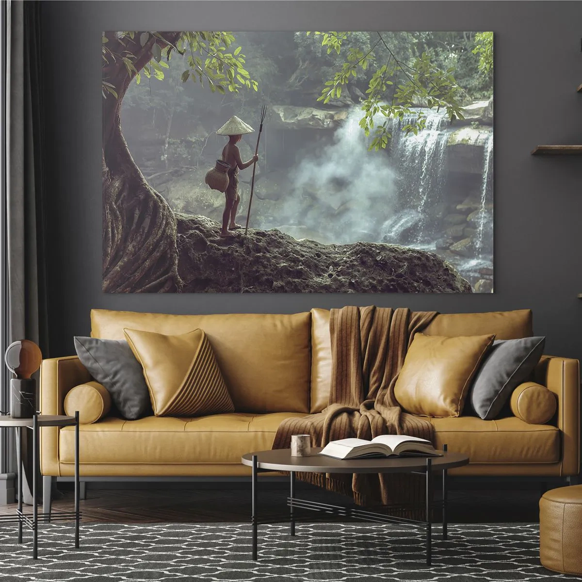 Quadro su vetro - Un ragazzo con una lancia vicino a una cascata nella foresta pluviale - 120x80cm - In armonia con la natura - Decorazione murale moderna per soggiorno e camera da letto ARTTOR