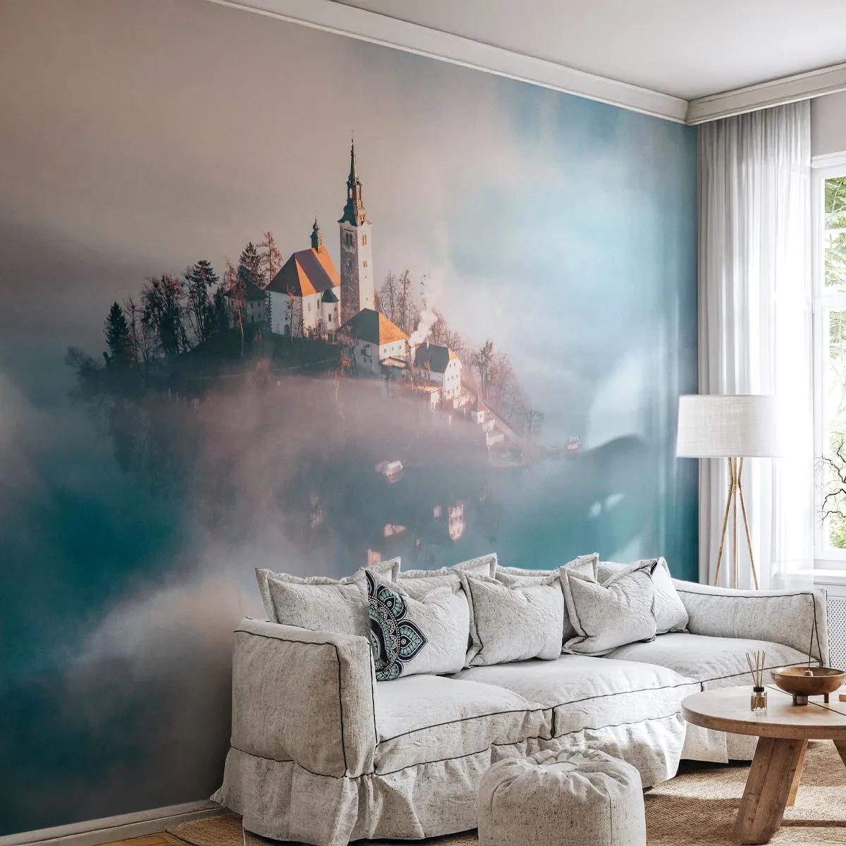 Fotomurali Premium Canvas - Un'isola pittoresca con una chiesa circondata dalla nebbia - 100x70cm - L'isola dei sogni - Decorazione murale moderna per soggiorno e camera da letto ARTTOR