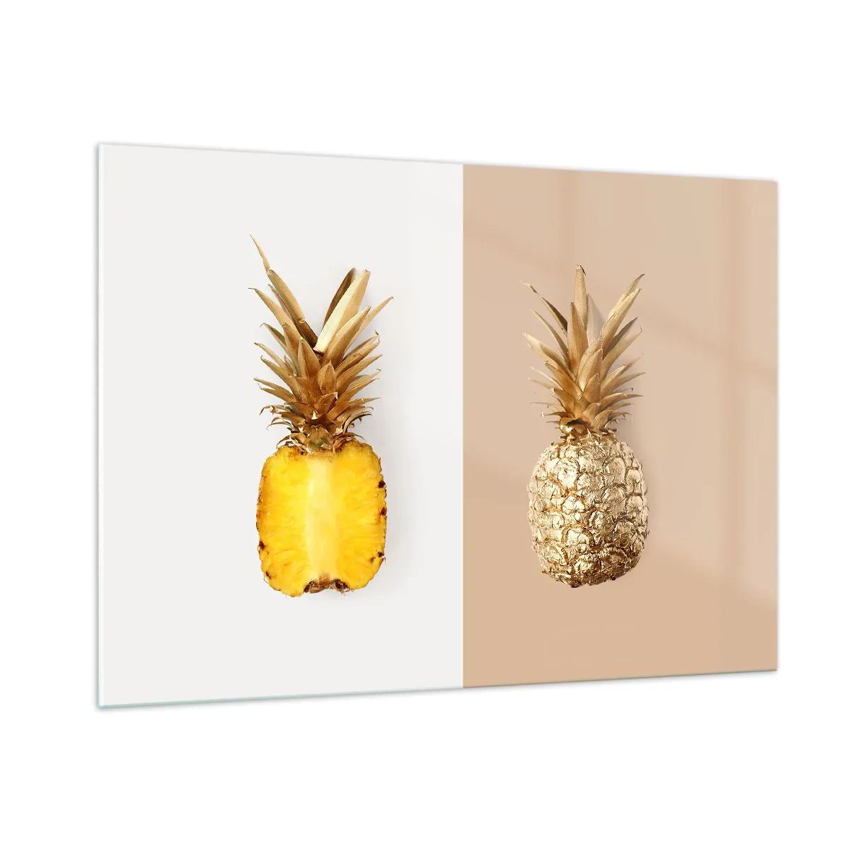 Quadro su vetro - Un ananas tagliato a fette e dorato su due sfondi contrastanti - 100x70cm - Ananas per due - Decorazione murale moderna per soggiorno e camera da letto ARTTOR