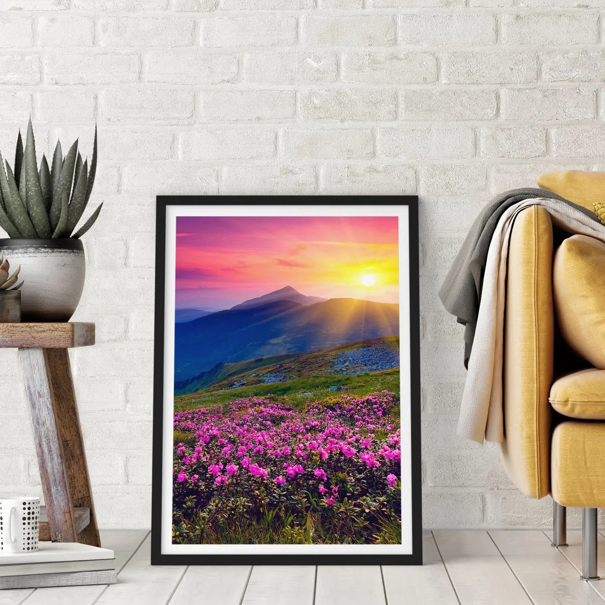 Poster in cornice nera - Panorama montano con rododendri in fiore e tramonto - 50x70cm - Odore di mugo e profumo di erbe - Decorazione murale moderna per soggiorno e camera da letto ARTTOR