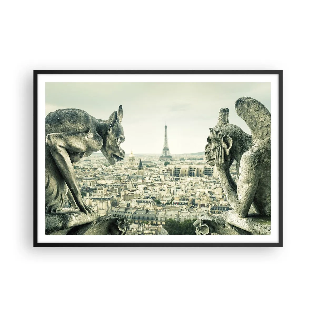 Poster in cornice nera - Gargoyle che dominano lo skyline di Parigi e la Torre Eiffel - 100x70cm - Chiacchierate parigine - Decorazione murale moderna per soggiorno e camera da letto ARTTOR