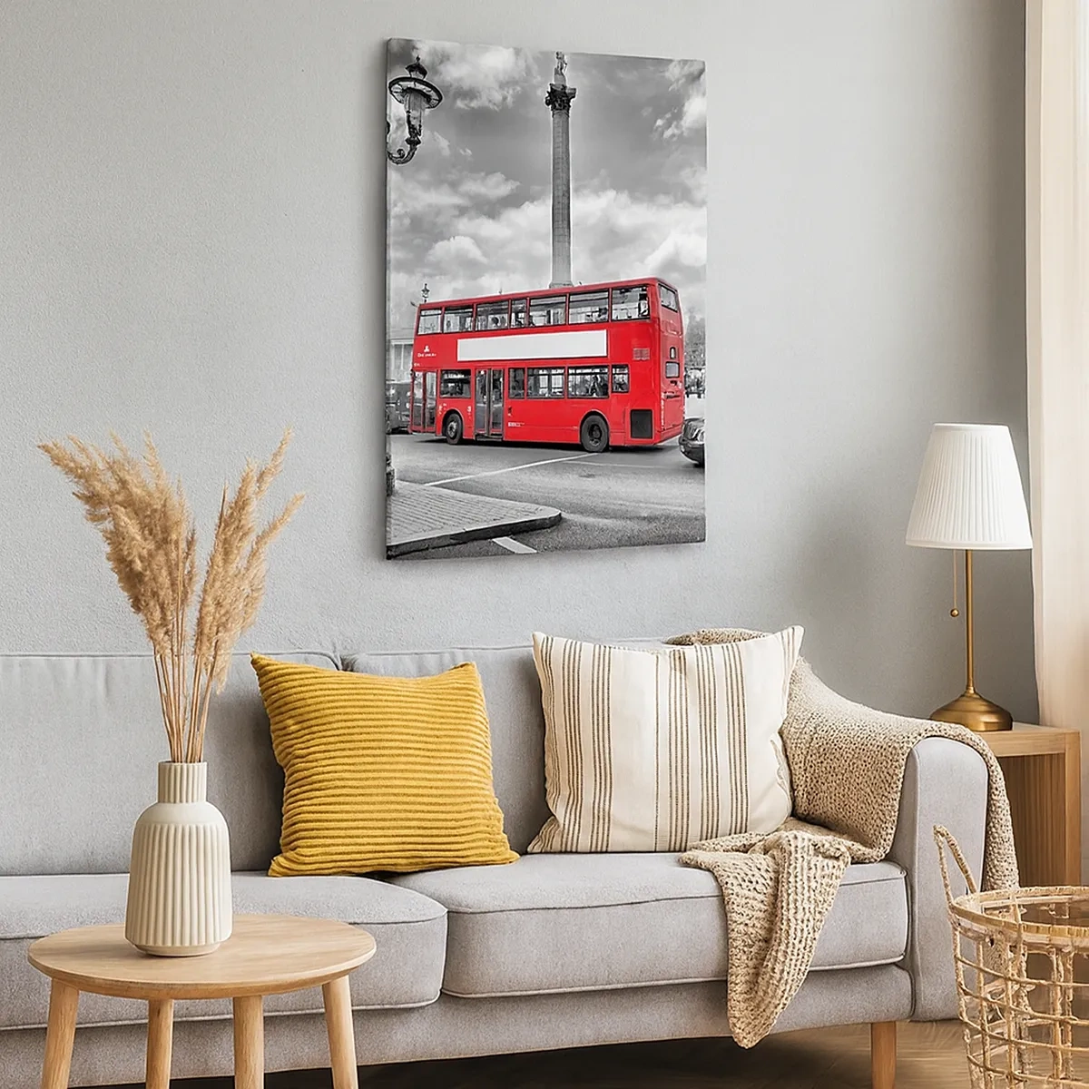 Quadro su tela - Stampe su Tela - Un autobus rosso a due piani sullo sfondo di una città in bianco e nero - 50x70cm - Il vero flusso sanguigno della città - Decorazione murale moderna per soggiorno e camera da letto ARTTOR