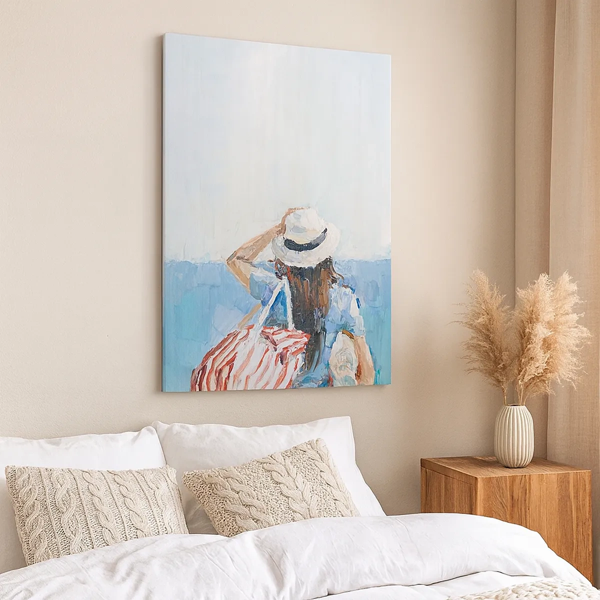 Quadro su tela - Stampe su Tela - Una donna con un cappello contro il mare blu - 50x70cm - Benvenuti in vacanza - Decorazione murale moderna per soggiorno e camera da letto ARTTOR