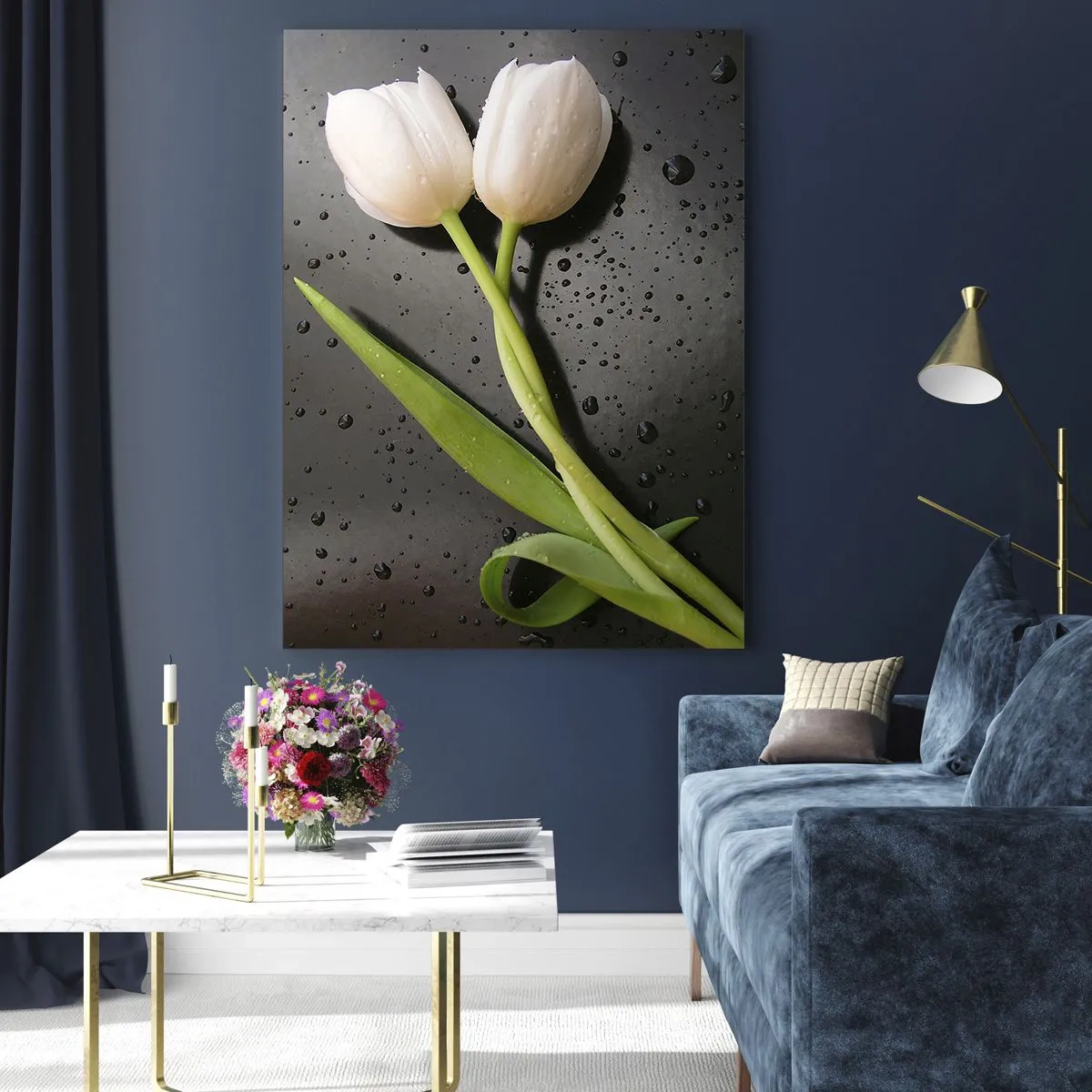Quadro su vetro - Tulipani bianchi su sfondo nero con gocce d'acqua - 80x120cm - Intreccio primaverile - Decorazione murale moderna per soggiorno e camera da letto ARTTOR