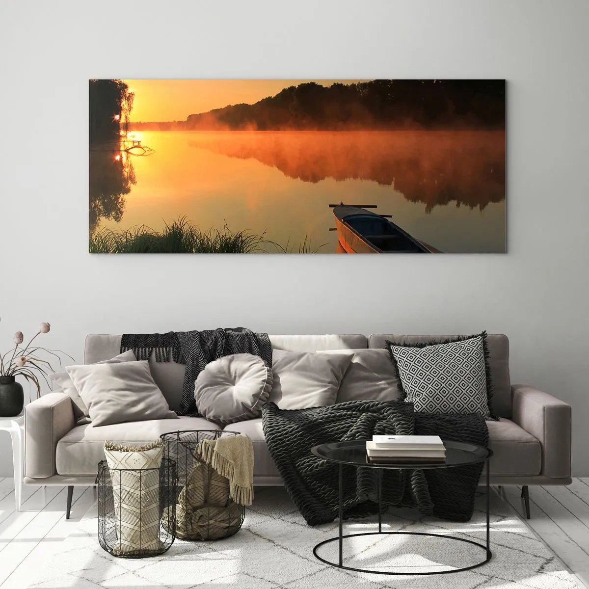 Quadro su vetro - Nebbia mattutina sul fiume con una barca sotto i raggi del sole - 120x50cm - Alba sull'acqua, come uno specchio - Decorazione murale moderna per soggiorno e camera da letto ARTTOR