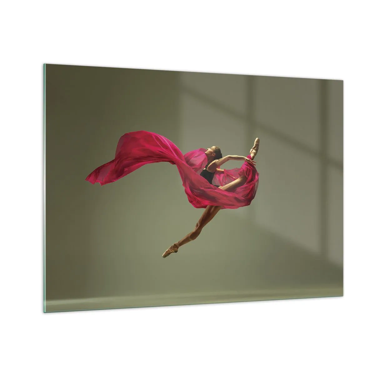 Quadro su vetro - Una ballerina in volo con un tessuto fucsia fluente - 100x70cm - Fiamma danzante - Decorazione murale moderna per soggiorno e camera da letto ARTTOR