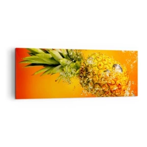 Quadro su tela - Stampe su Tela - Un ananas immerso nell'acqua su uno sfondo sfumato arancione. - 140x50cm - Succosa freschezza tropicale - Decorazione murale moderna per soggiorno e camera da letto ARTTOR