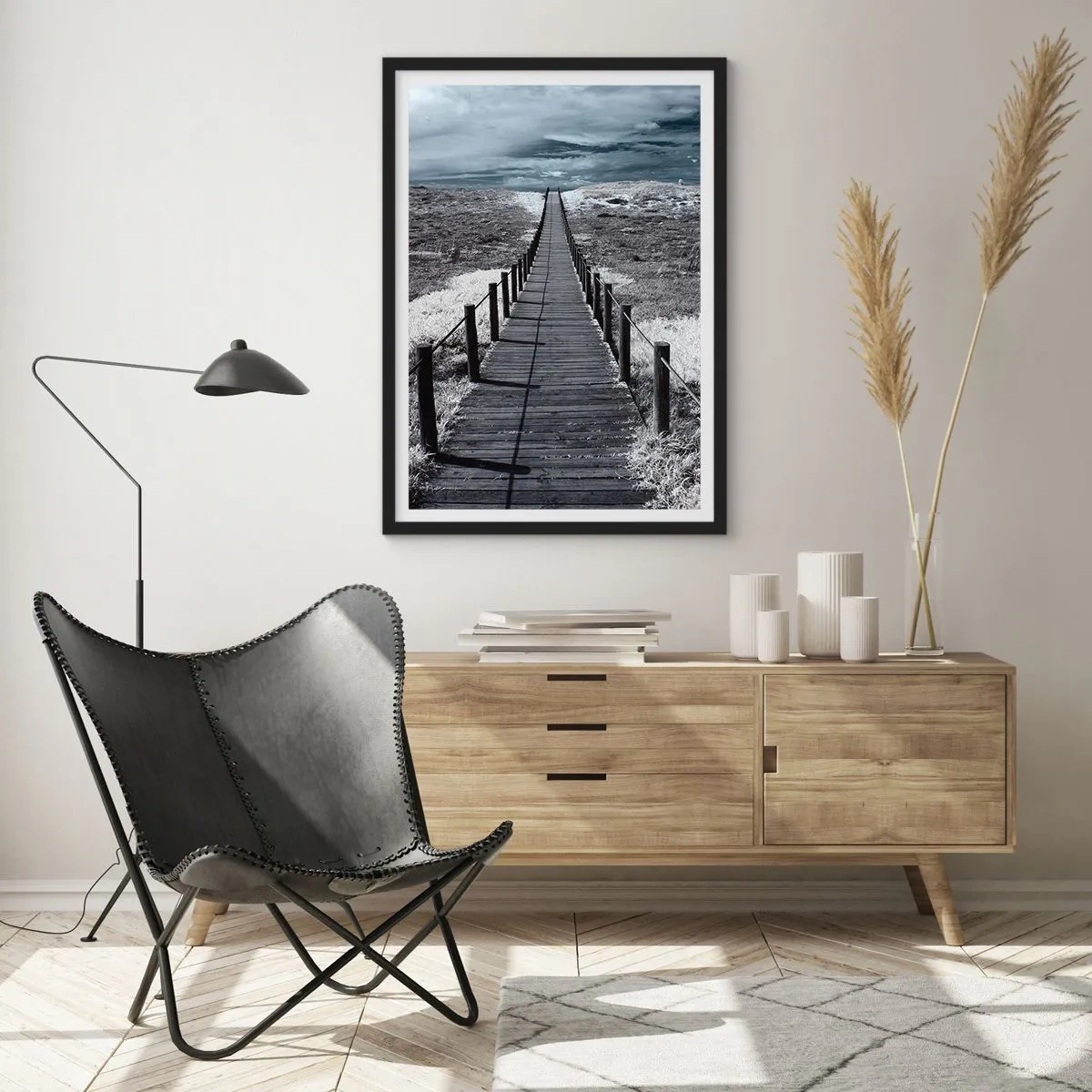 Poster in cornice nera - Un sentiero di legno verso l'ignoto - 50x70cm - Sulla riva - Decorazione murale moderna per soggiorno e camera da letto ARTTOR