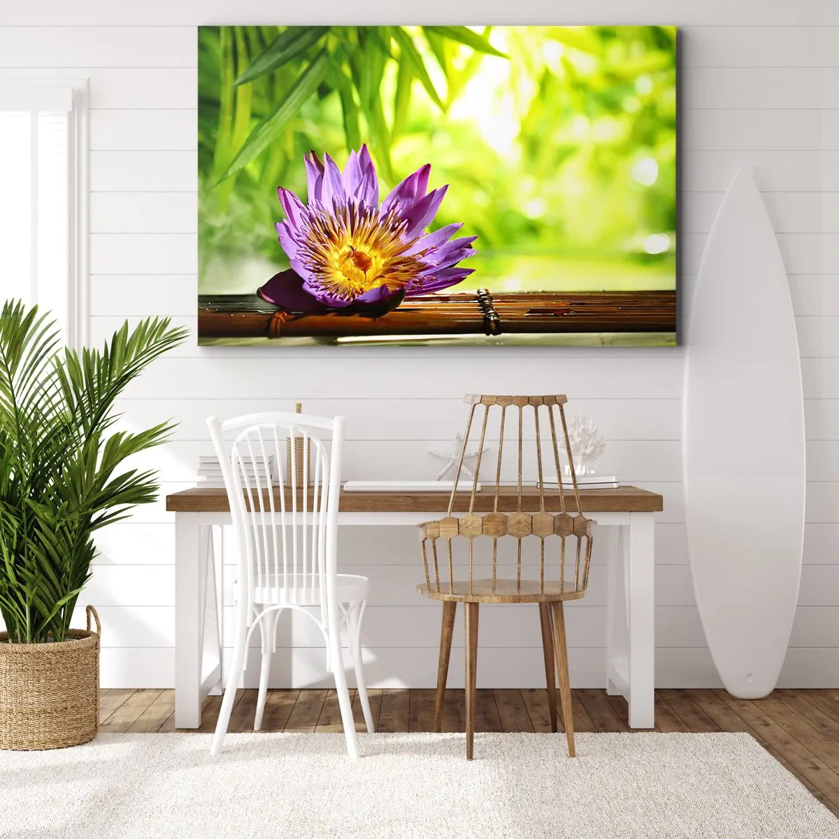 Quadro su tela - Stampe su Tela - Fiore di loto viola su uno sfondo di foglie di bambù verdi - 120x80cm - Al sole dell'Asia - Decorazione murale moderna per soggiorno e camera da letto ARTTOR