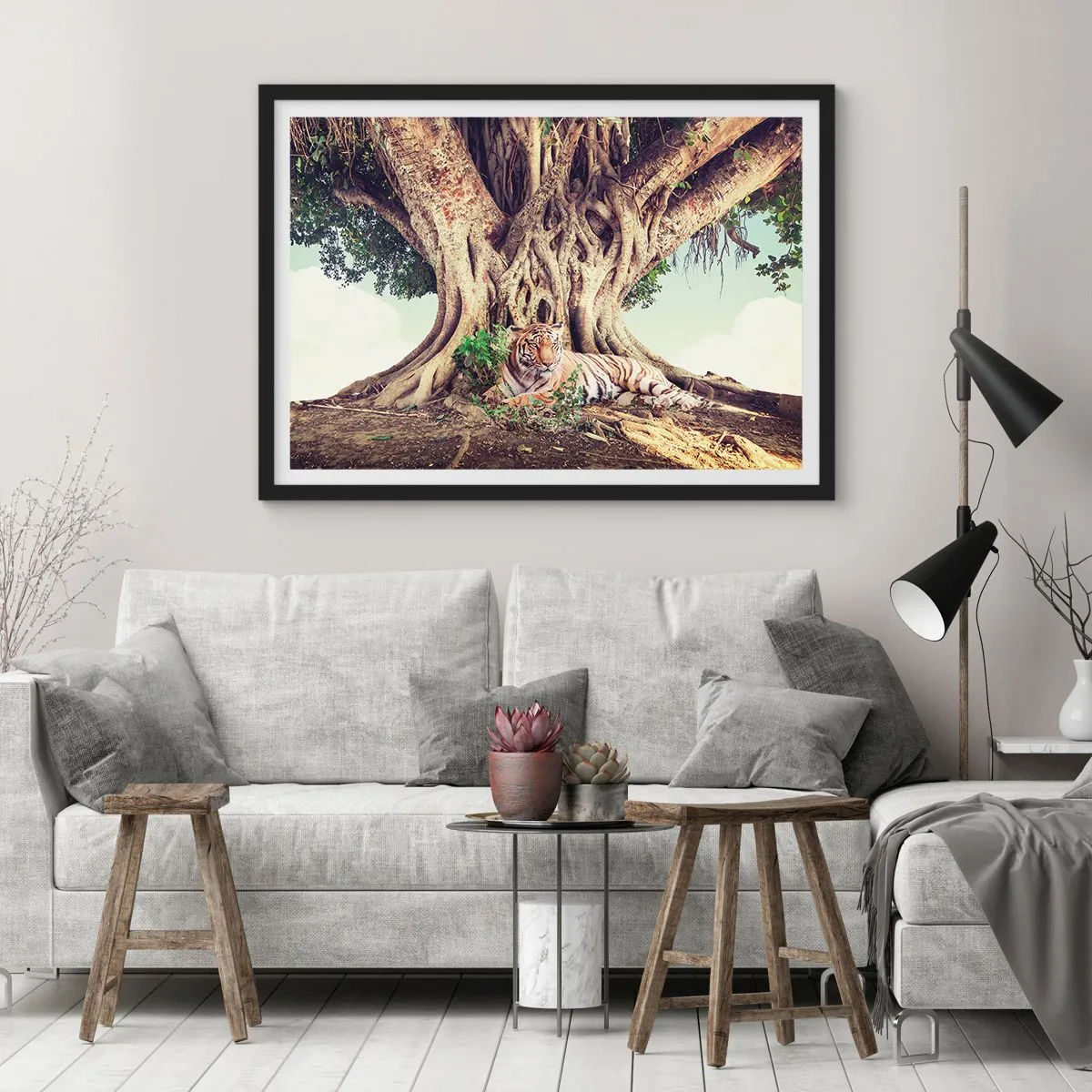 Poster in cornice nera - Una tigre che riposa sotto un albero che si estende - 70x50cm - Vista dal Libro della Genesi - Decorazione murale moderna per soggiorno e camera da letto ARTTOR