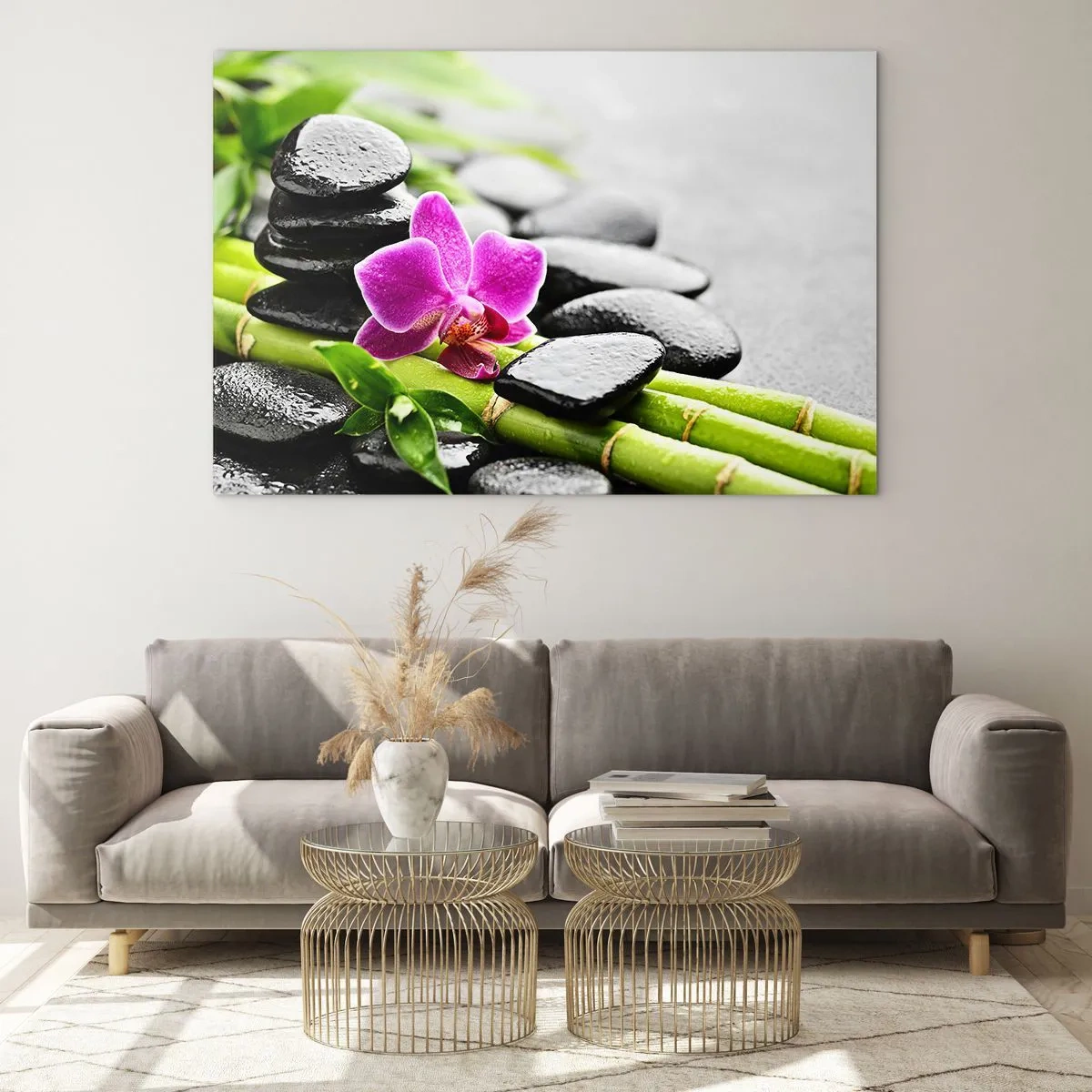 Quadro su vetro - Orchidea, pietre nere e bambù in una composizione tranquilla - 120x80cm - Un tranquillo equilibrio - Decorazione murale moderna per soggiorno e camera da letto ARTTOR