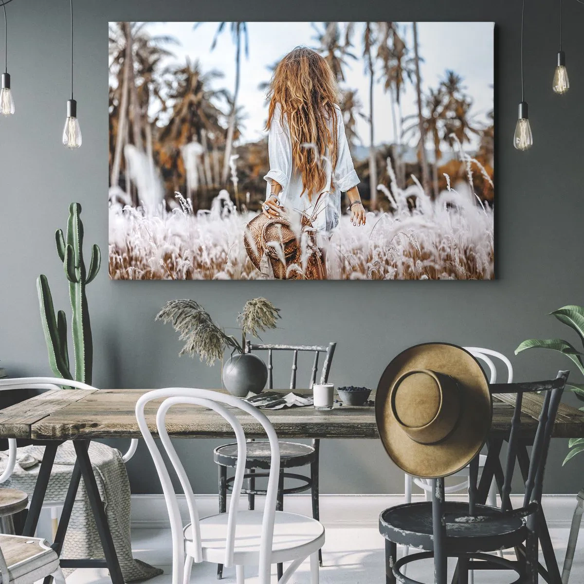 Quadro su tela - Stampe su Tela - Una donna in un campo d'erba con palme sullo sfondo al tramonto - 100x70cm - Nata dalla lanugine dell'erba - Decorazione murale moderna per soggiorno e camera da letto ARTTOR