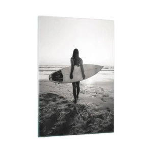Quadro su vetro - Donna con una tavola da surf sulla spiaggia all'alba - 50x70cm - La figlia dell'onda marina - Decorazione murale moderna per soggiorno e camera da letto ARTTOR