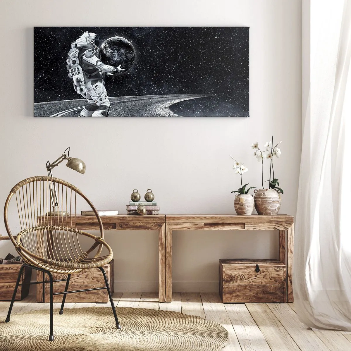 Quadro su tela - Stampe su Tela - Astronauta con la Terra contro il cielo stellato - 140x50cm - Sulla Via Lattea - Decorazione murale moderna per soggiorno e camera da letto ARTTOR