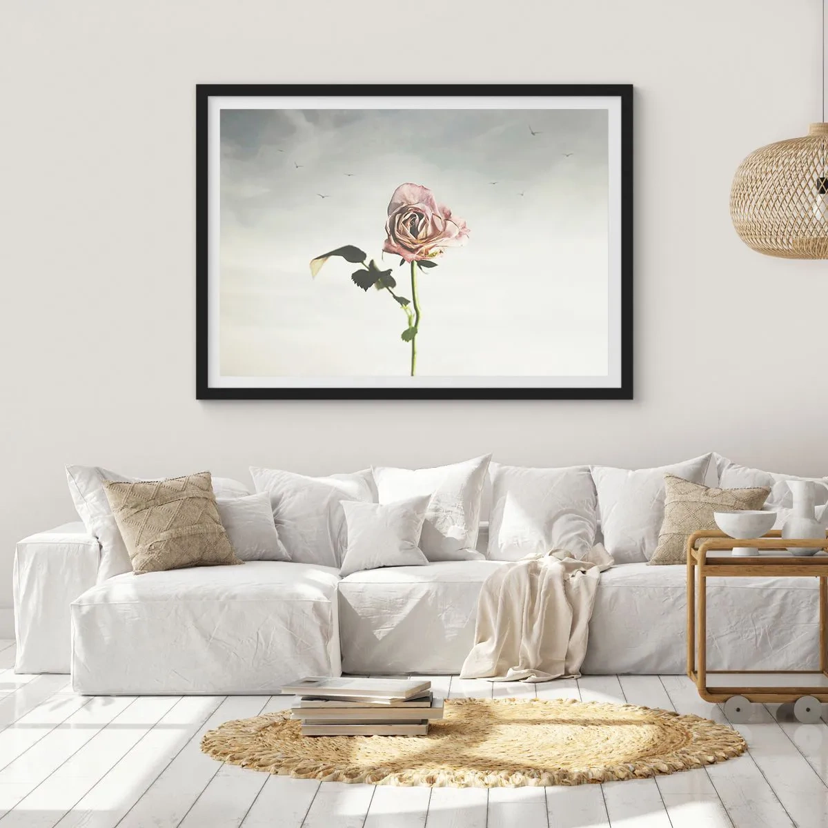 Poster in cornice nera - Una rosa delicata contro un cielo luminoso con uccelli che volano - 70x50cm - Il benvenuto alla primavera - Decorazione murale moderna per soggiorno e camera da letto ARTTOR