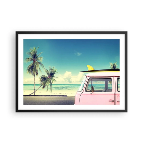 Poster in cornice nera - Un furgone rosa con una tavola da surf sullo sfondo di una spiaggia tropicale. - 70x50cm - Tempo di vacanze - Decorazione murale moderna per soggiorno e camera da letto ARTTOR