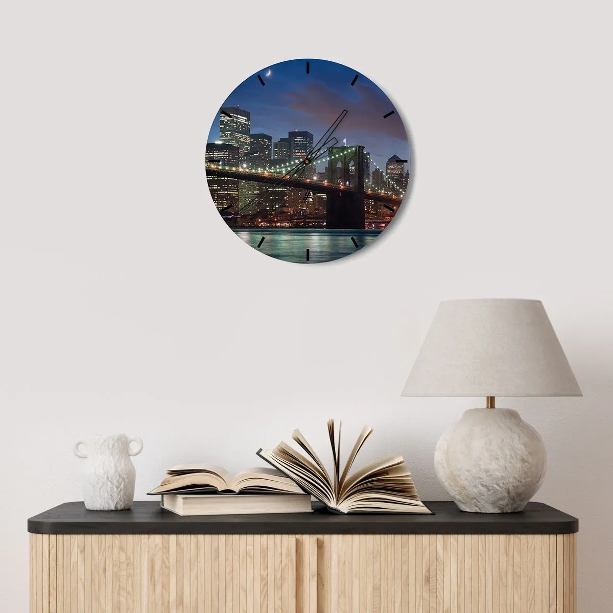 Orologio da parete - Orologio in Vetro - Ponte di Brooklyn con vista sulla città di notte - 30x30cm - Notte illuminata - Decorazione murale moderna per soggiorno, cucina e camera da letto ARTTOR