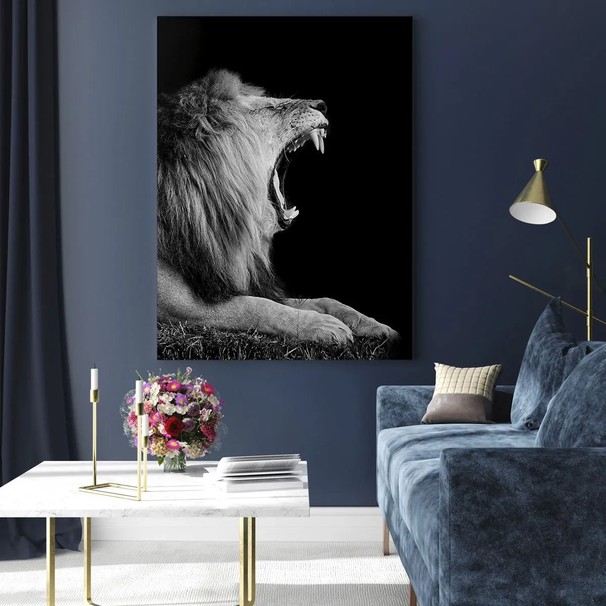 Quadro su vetro - Ritratto in bianco e nero di un leone che ruggisce contro un'ombra - 50x70cm - Senza alcun dubbio - Decorazione murale moderna per soggiorno e camera da letto ARTTOR