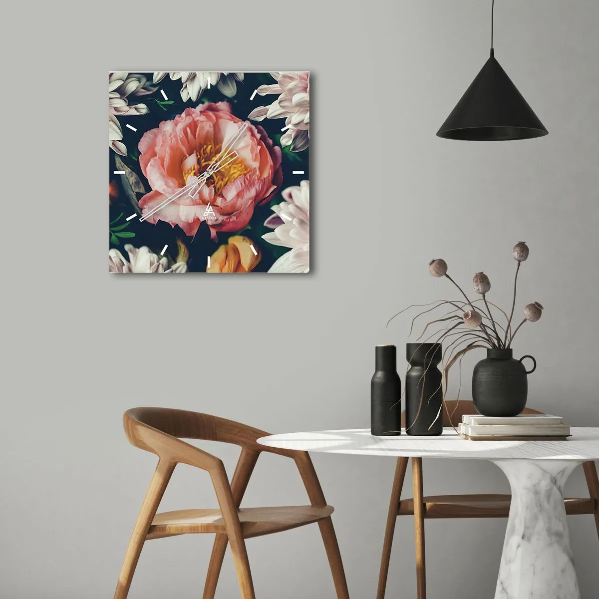 Orologio da parete - Orologio in Vetro - Composizione floreale con peonia e crisantemi su sfondo scuro - 30x30cm - Con fasto barocco - Decorazione murale moderna per soggiorno e camera da letto ARTTOR