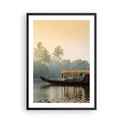 Poster in cornice nera - Barca tradizionale su un fiume tra le palme al tramonto - 50x70cm - Casa sul fiume - Decorazione murale moderna per soggiorno e camera da letto ARTTOR