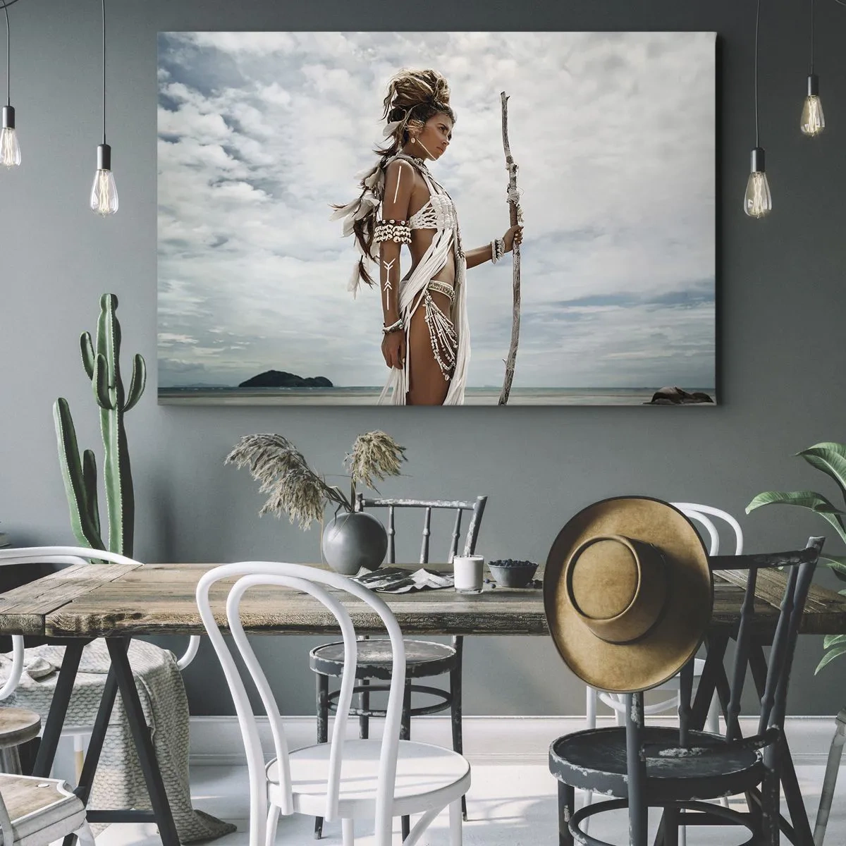 Quadro su tela - Stampe su Tela - Donna stilizzata sulla spiaggia con ornamenti etnici e un bastone - 70x50cm - La regina dei tropici - Decorazione murale moderna per soggiorno e camera da letto ARTTOR