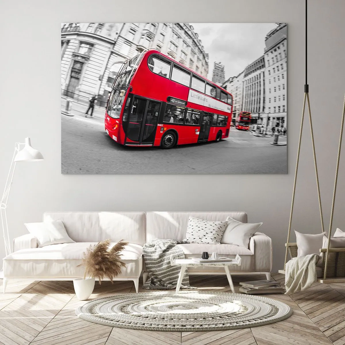 Quadro su vetro - Un autobus rosso in movimento sullo sfondo delle strade di Londra - 70x50cm - Londra tradizionalmente: by bus - Decorazione murale moderna per soggiorno e camera da letto ARTTOR