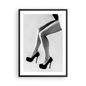 Poster in cornice nera - Fotografia in bianco e nero delle gambe di una donna con i tacchi alti - 50x70cm - Eterna femminilità - Decorazione murale moderna per soggiorno e camera da letto ARTTOR