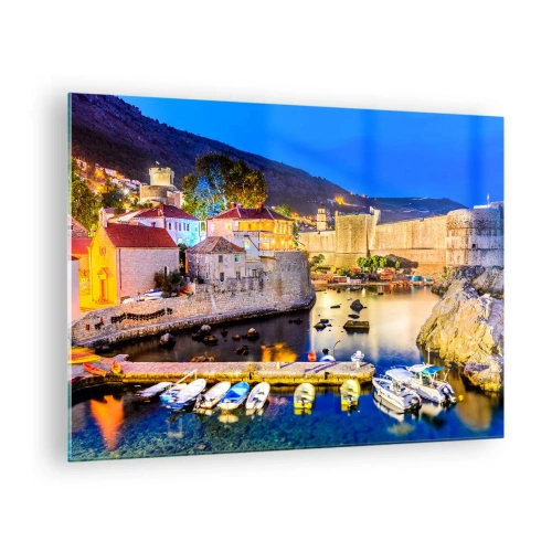 Quadro su vetro - Panorama serale di Dubrovnik con barche e mura della città - 70x50cm - Notte luminosa sull'Adriatico - Decorazione murale moderna per soggiorno e camera da letto ARTTOR