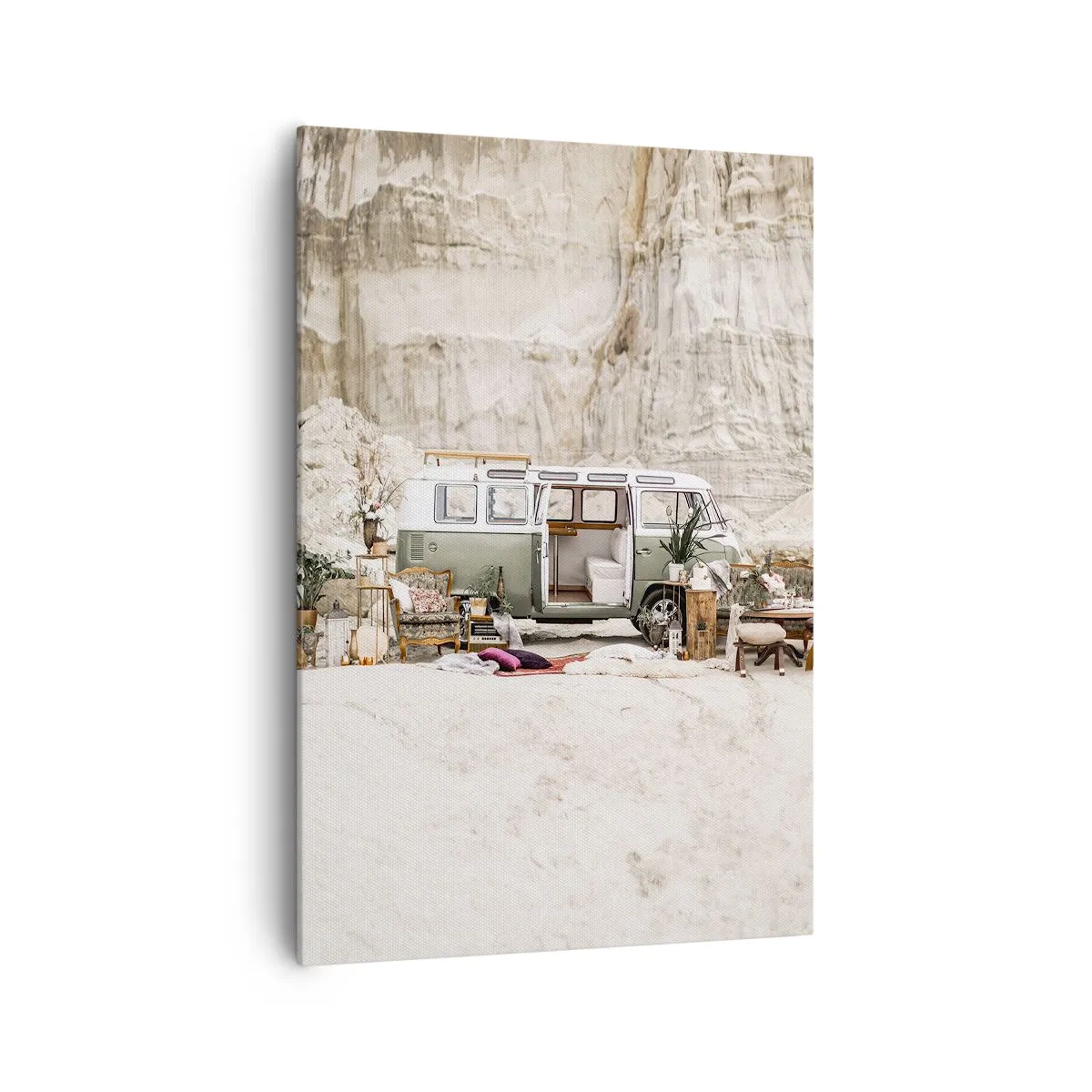 Quadro su tela - Stampe su Tela - Un camper retrò dal design boho sullo sfondo di un paesaggio roccioso. - 70x100cm - è tempo di viaggiare - Decorazione murale moderna per soggiorno e camera da letto ARTTOR