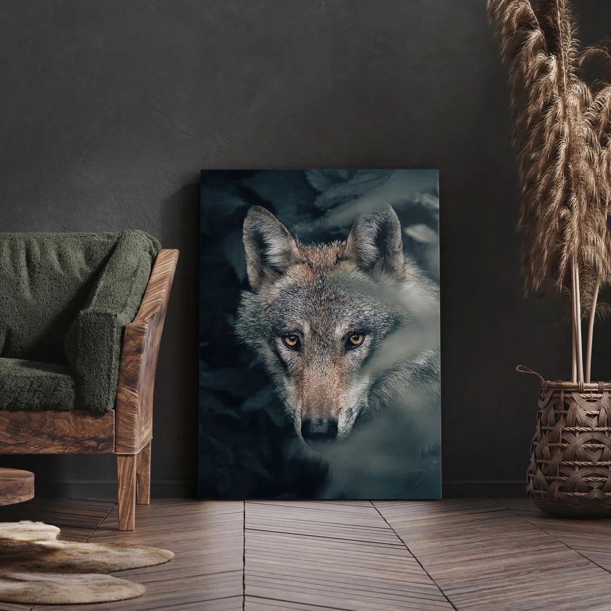 Quadro su tela - Stampe su Tela - Un lupo nel suo ambiente naturale, che osserva dalle profondità della foresta. - 50x70cm - Cacciatore - Decorazione murale moderna per soggiorno e camera da letto ARTTOR