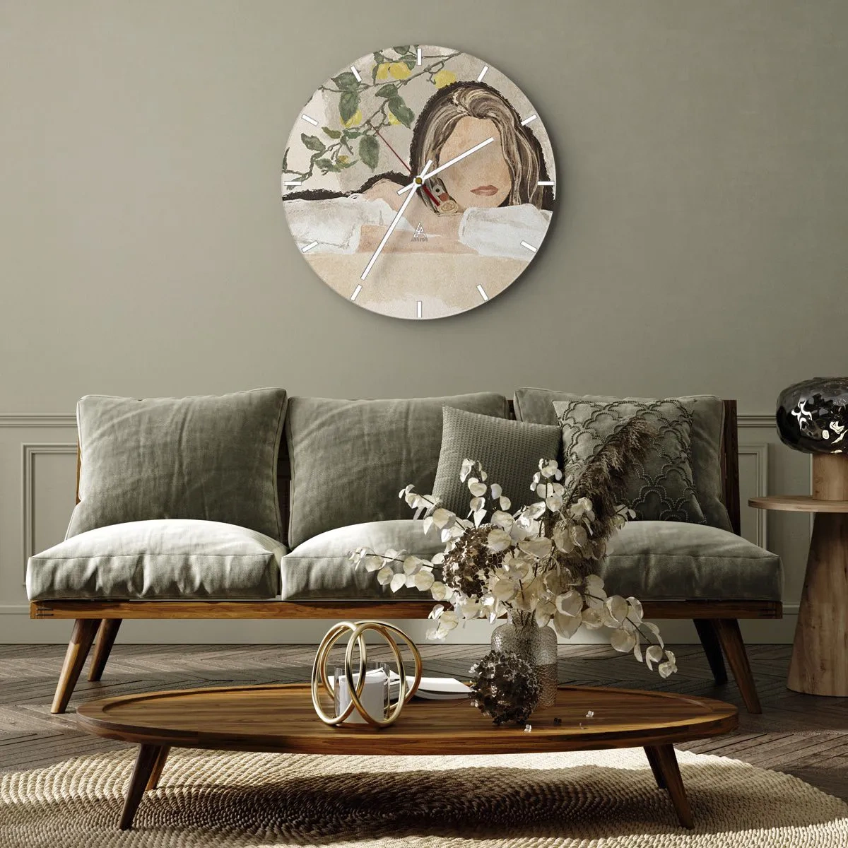 Orologio da parete - Orologio in Vetro - Una donna con i capelli lunghi davanti a un albero di limoni - 30x30cm - Bellezza del sud - Decorazione murale moderna per soggiorno, cucina e camera da letto ARTTOR