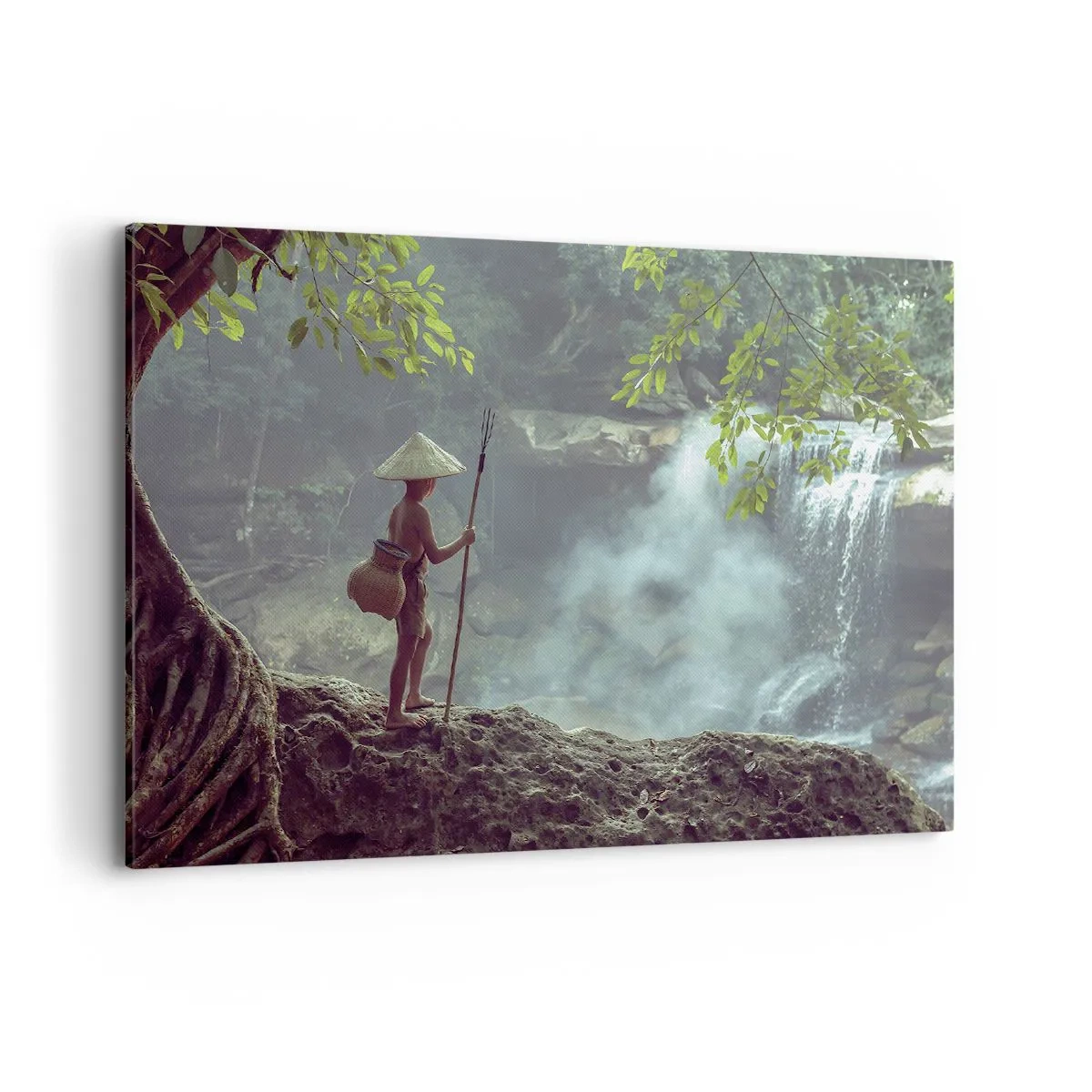 Quadro su tela - Stampe su Tela - Una figura con una lancia presso una cascata in una foresta tropicale - 100x70cm - In armonia con la natura - Decorazione murale moderna per soggiorno e camera da letto ARTTOR