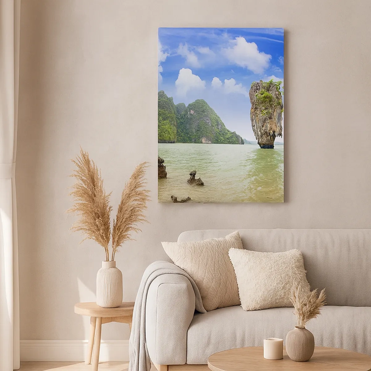 Quadro su tela - Stampe su Tela - Una formazione rocciosa esotica circondata da acqua e vegetazione sotto un cielo azzurro. - 50x70cm - Meraviglie rocciose della natura - Decorazione murale moderna per soggiorno e camera da letto ARTTOR