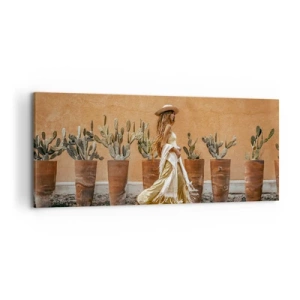 Quadro su tela - Stampe su Tela - Una donna in stile boho con vasi di cactus sullo sfondo. - 120x50cm - In stile hippy - Decorazione murale moderna per soggiorno e camera da letto ARTTOR