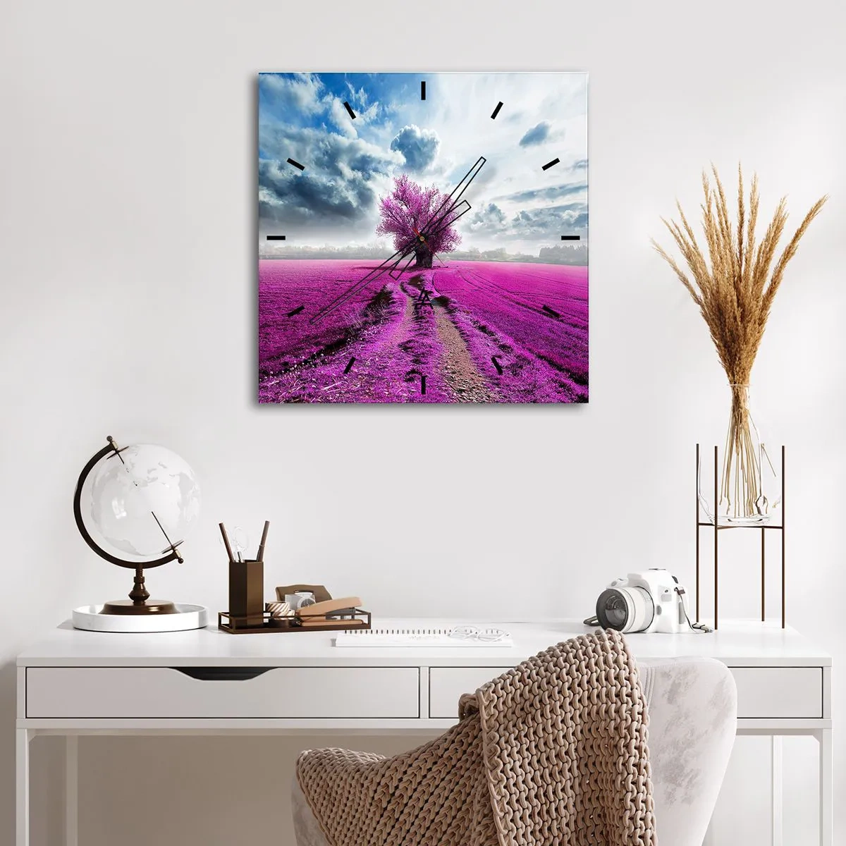 Orologio da parete - Orologio in Vetro - Un albero solitario in un campo in una tonalità di rosa intenso - 30x30cm - Brughiera selvatica - Decorazione murale moderna per soggiorno e camera da letto ARTTOR