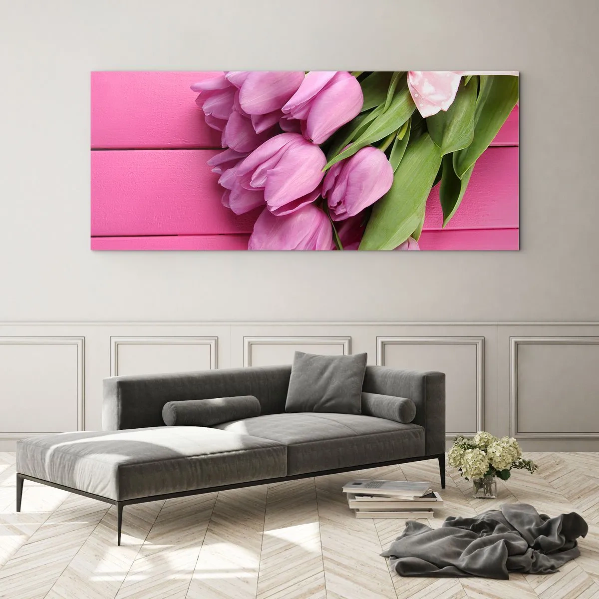 Quadro su vetro - Un mazzo di tulipani rosa con un fiocco su uno sfondo rosa - 120x50cm - Proprio per te - Decorazione murale moderna per soggiorno e camera da letto ARTTOR