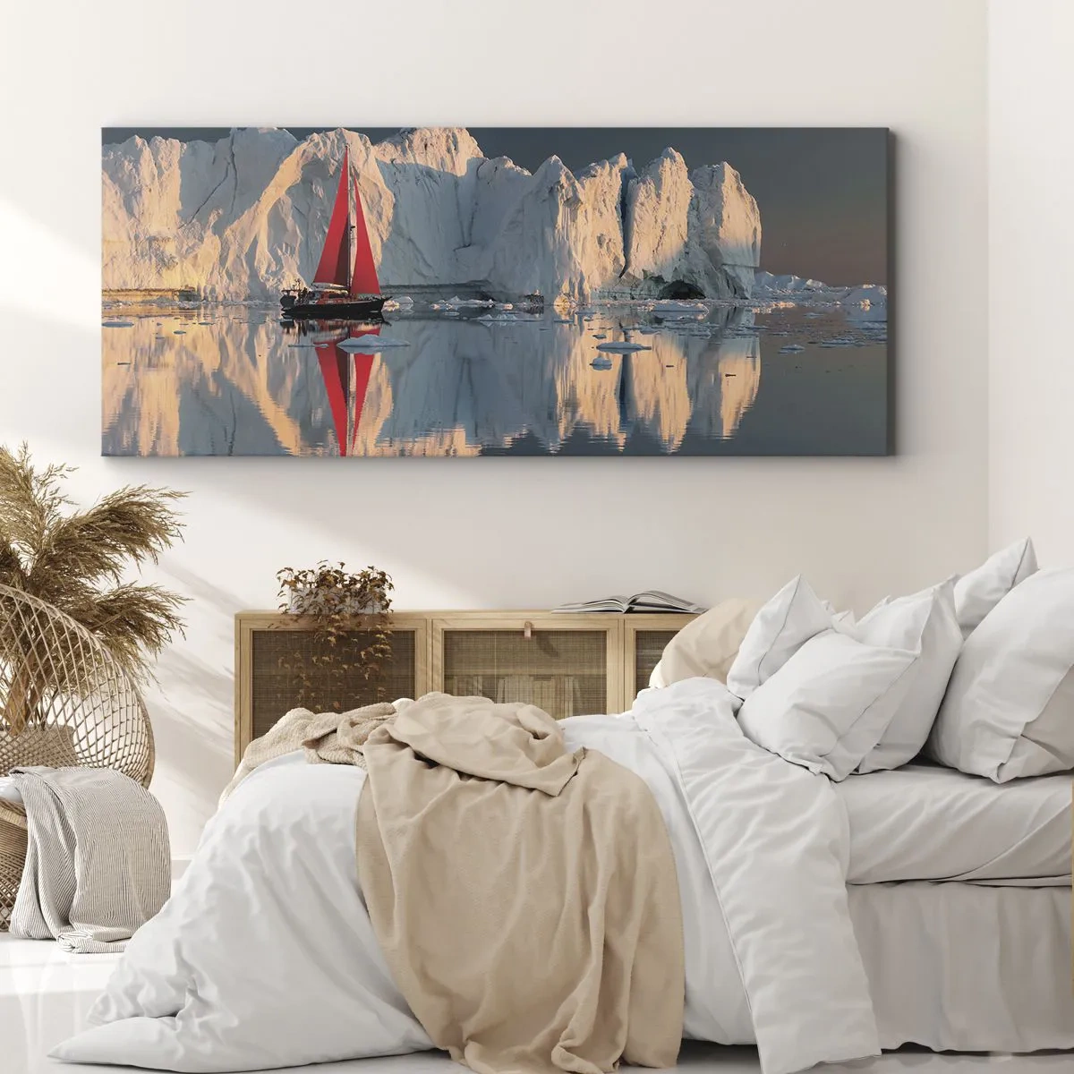 Quadro su tela - Stampe su Tela - Una barca a vela con una vela rossa sullo sfondo di un ghiacciaio - 140x50cm - Ai confini del mondo - Decorazione murale moderna per soggiorno e camera da letto ARTTOR