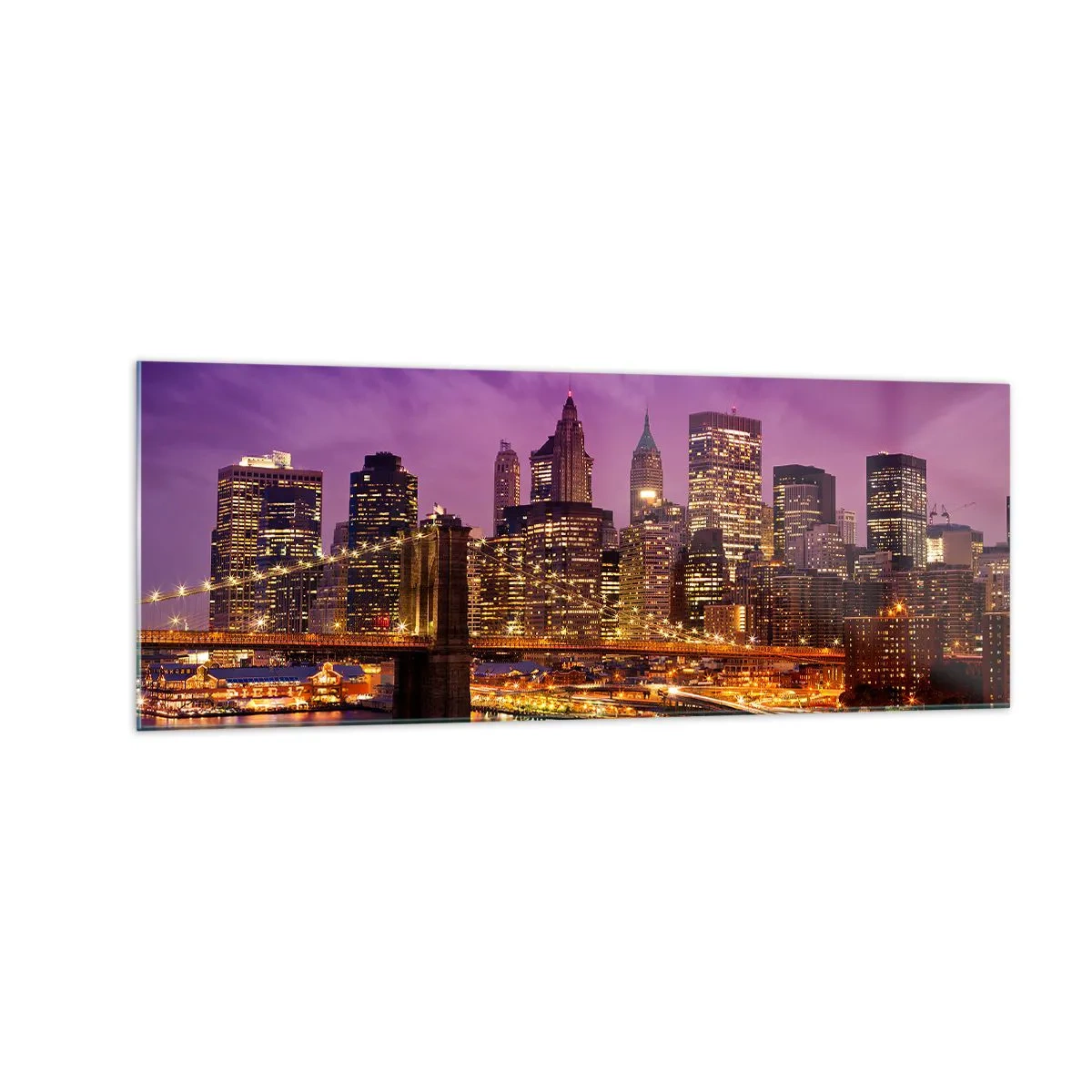 Quadro su vetro - Panorama della città con il ponte nella luce della sera contro il cielo viola - 140x50cm - Manhattan in viola e oro - Decorazione murale moderna per soggiorno e camera da letto ARTTOR
