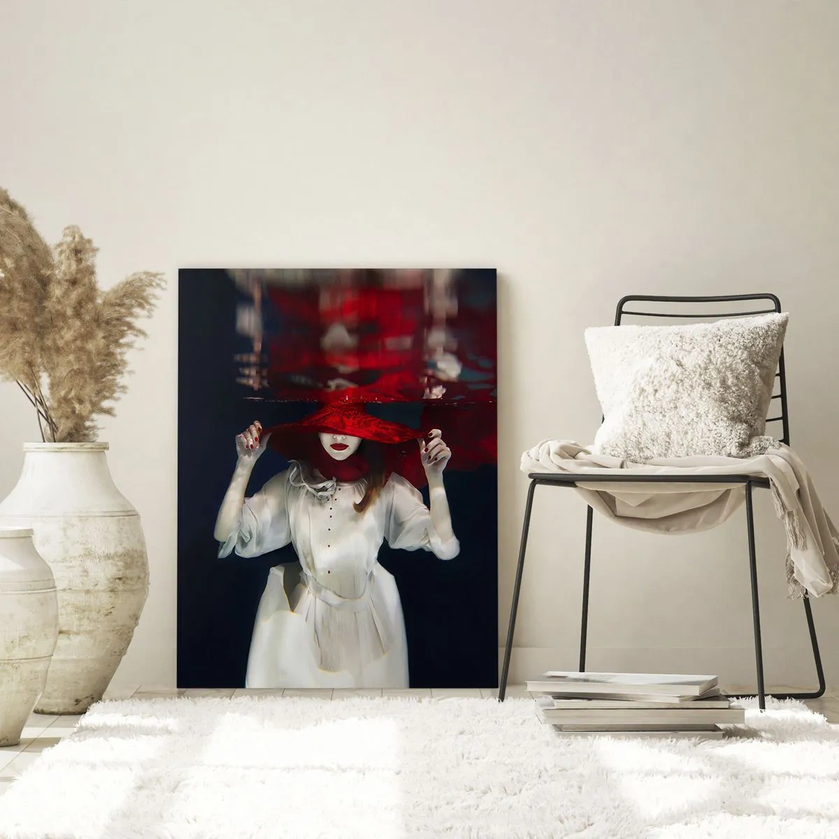 Quadro su vetro - Donna con cappello rosso sott'acqua - 50x70cm - Donnagatto - Decorazione murale moderna per soggiorno e camera da letto ARTTOR